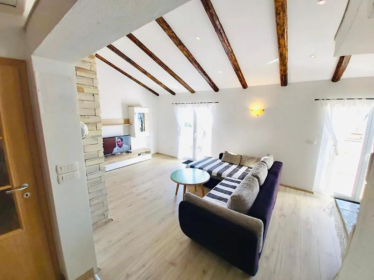 Modern Attic Apartment Supetarska Draga 0*,
